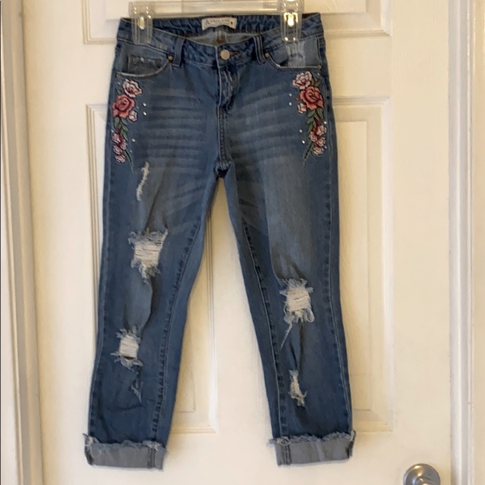 Embroidered Capri Jeans cute!!